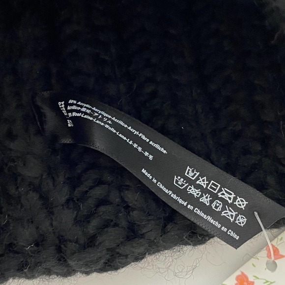NWT Free People Floral Embroidery Wool Beanie Black - Picture 8 of 10
